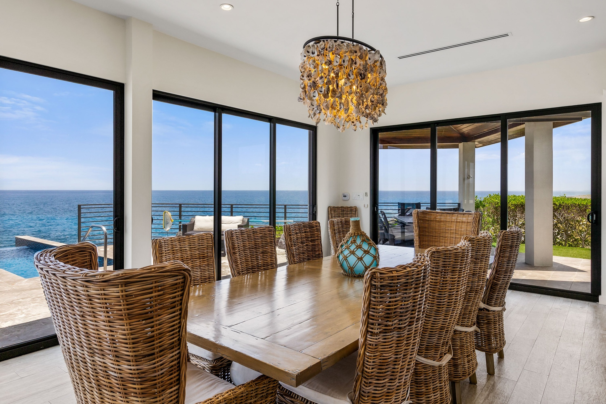 BELLA VISTA-LUXURY PANORAMIC OCEANFRONT 5 BEDROOM ESTATE, KY