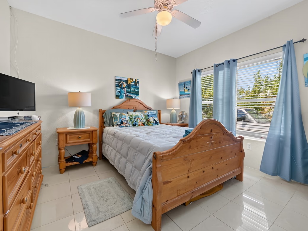 Savannah Newlands Family Home With Pool, Outside Bar & Income - Generating Guest Suite