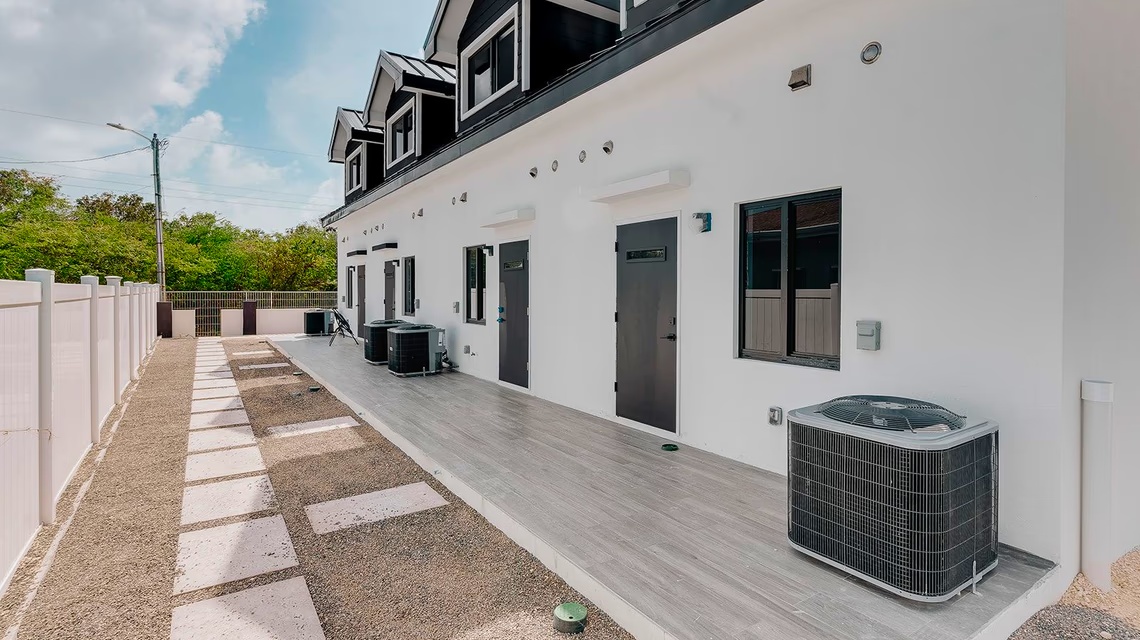 Kingsley Townhomes 2 Bed Plus Den Unit 2.