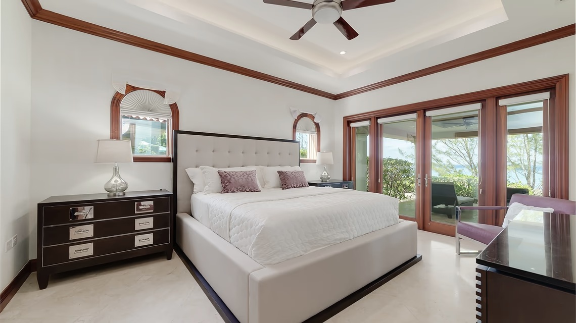 Casa Luna - Beachfront Paradise
