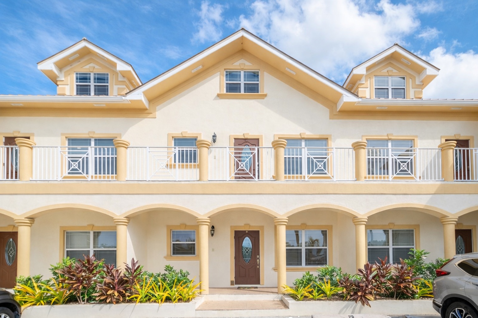 1 Bed W Den Omega Bay Gardens