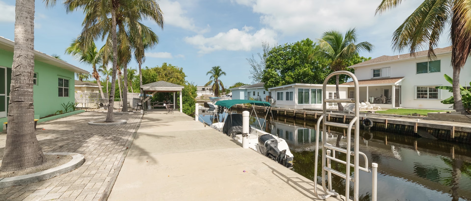 4 - Bedroom Family Home With Boat Dock, Large Yard & Nanny Flat In Savannah4 - Bedroom Family Home With Boat Dock, Large Yard & Nanny Flat In Savannah