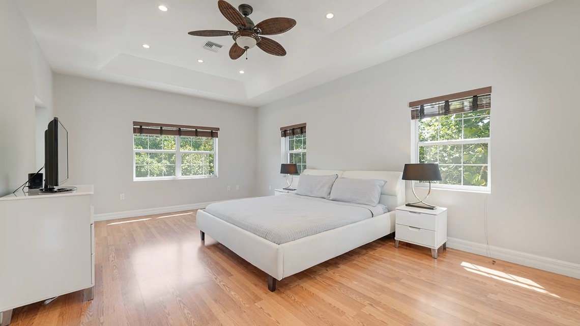 South Sound 4 Bed Single Family Home W/ Pool In Gated Community