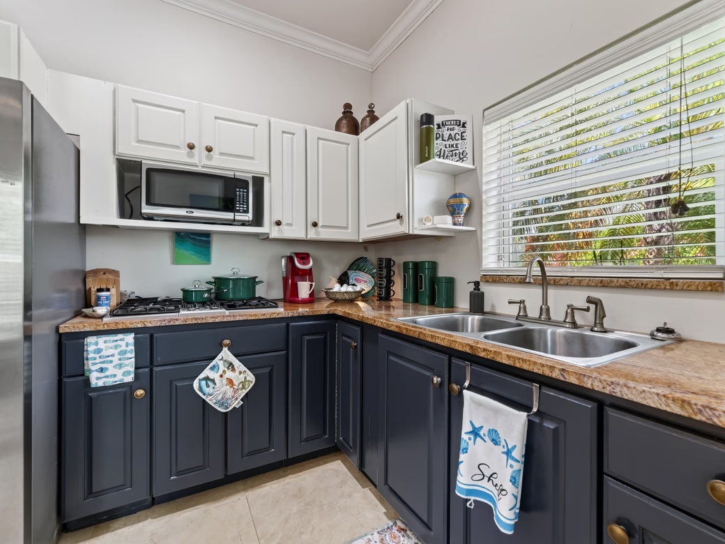 Savannah Newlands Family Home With Pool, Outside Bar & Income - Generating Guest Suite