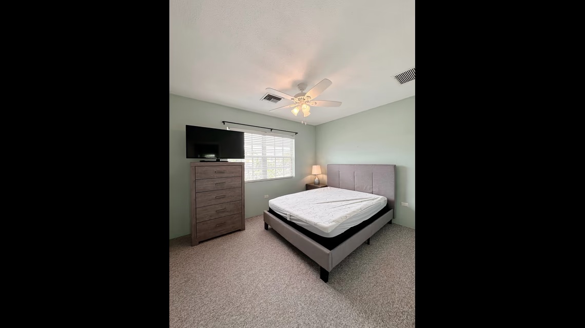 2bed/2bath - Town & Country - Smith Rd, George Town