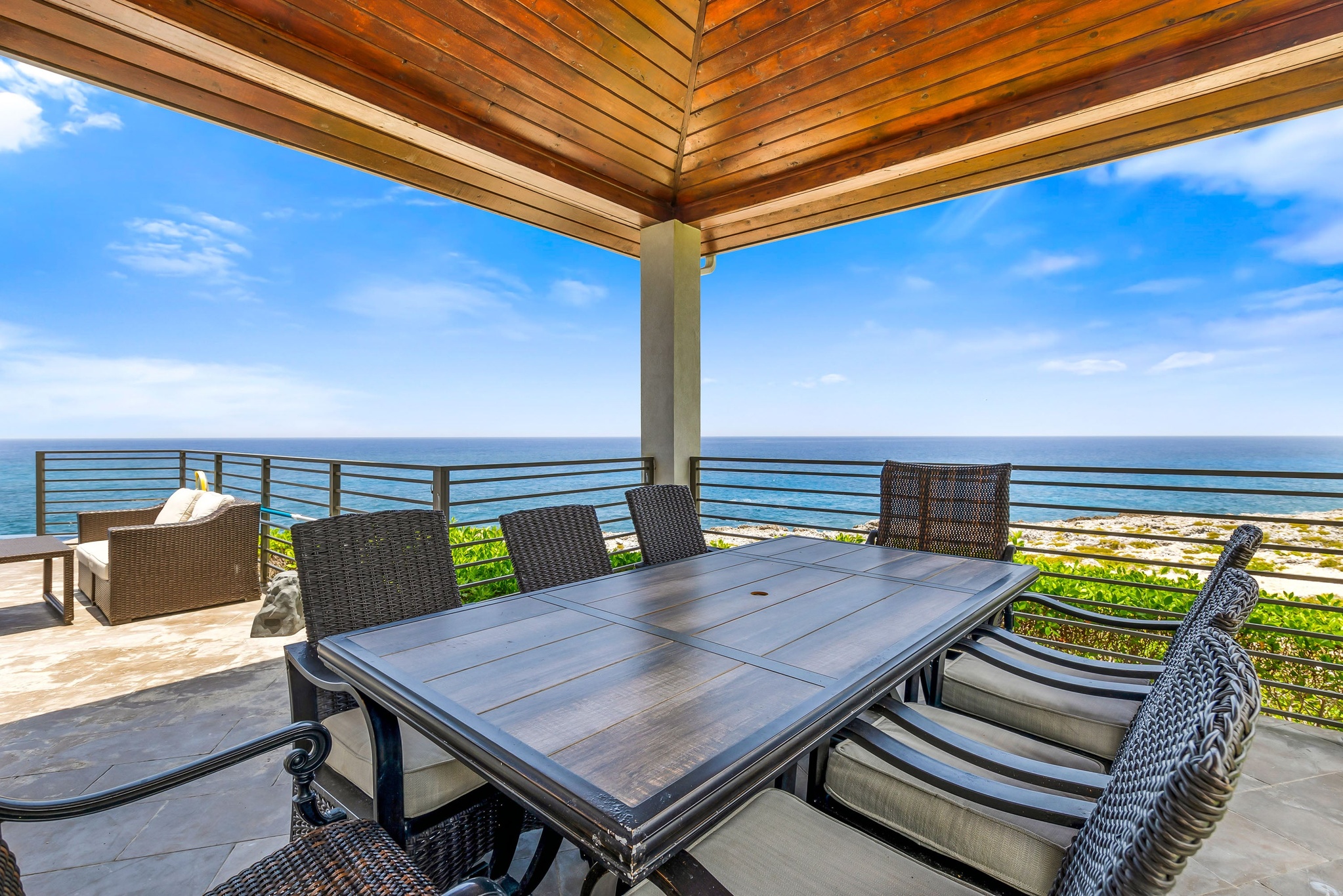 BELLA VISTA-LUXURY PANORAMIC OCEANFRONT 5 BEDROOM ESTATE, KY