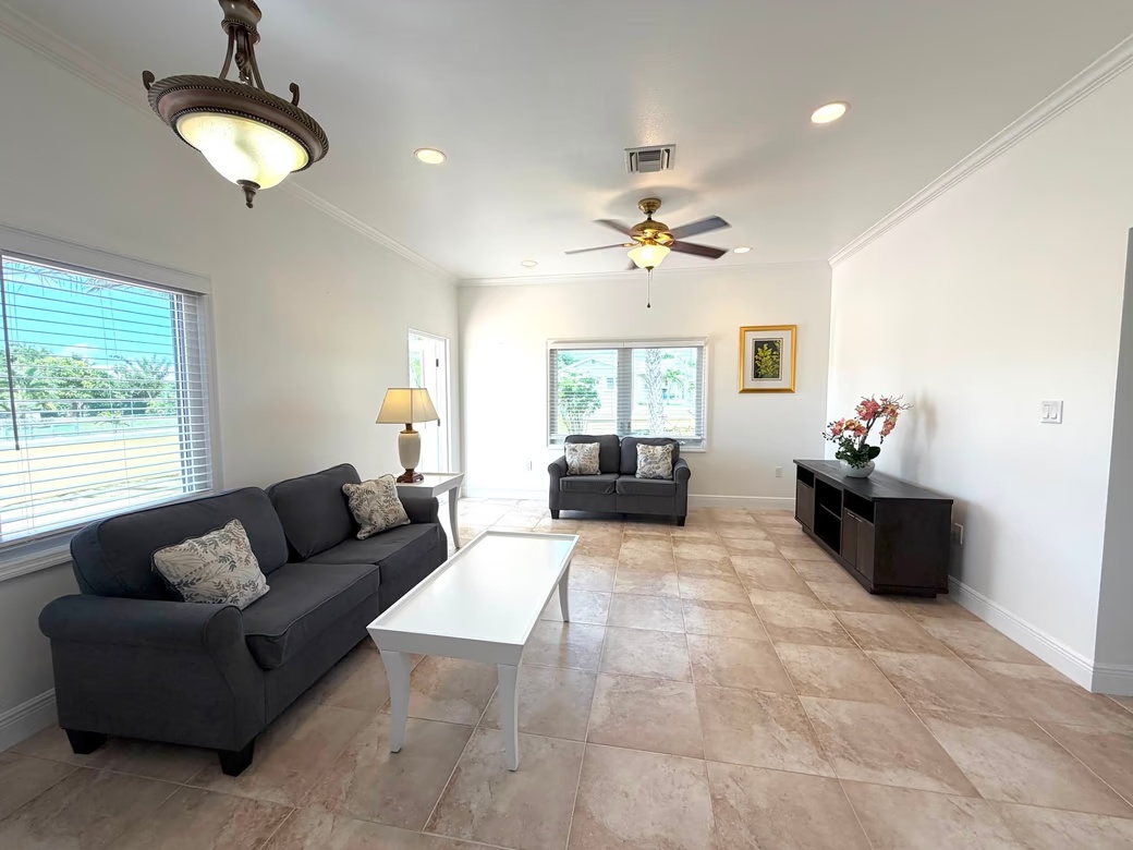 Fully Remodeled 2br Apartment In West Bay