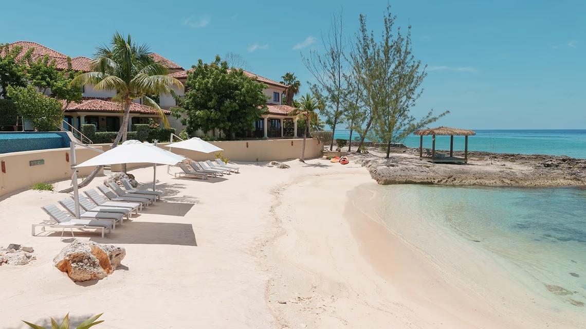 Casa Luna - Beachfront Paradise