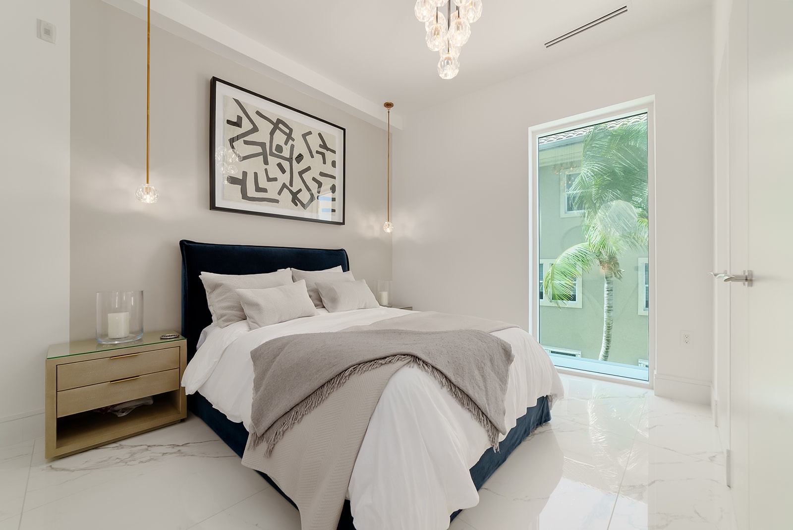 FIN - CHIC 4 BED W DEN CONDO