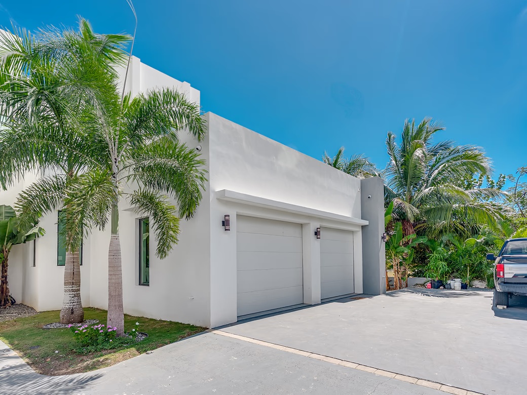 Royal Palms - 5 Bedroom Estate W/rental Unit