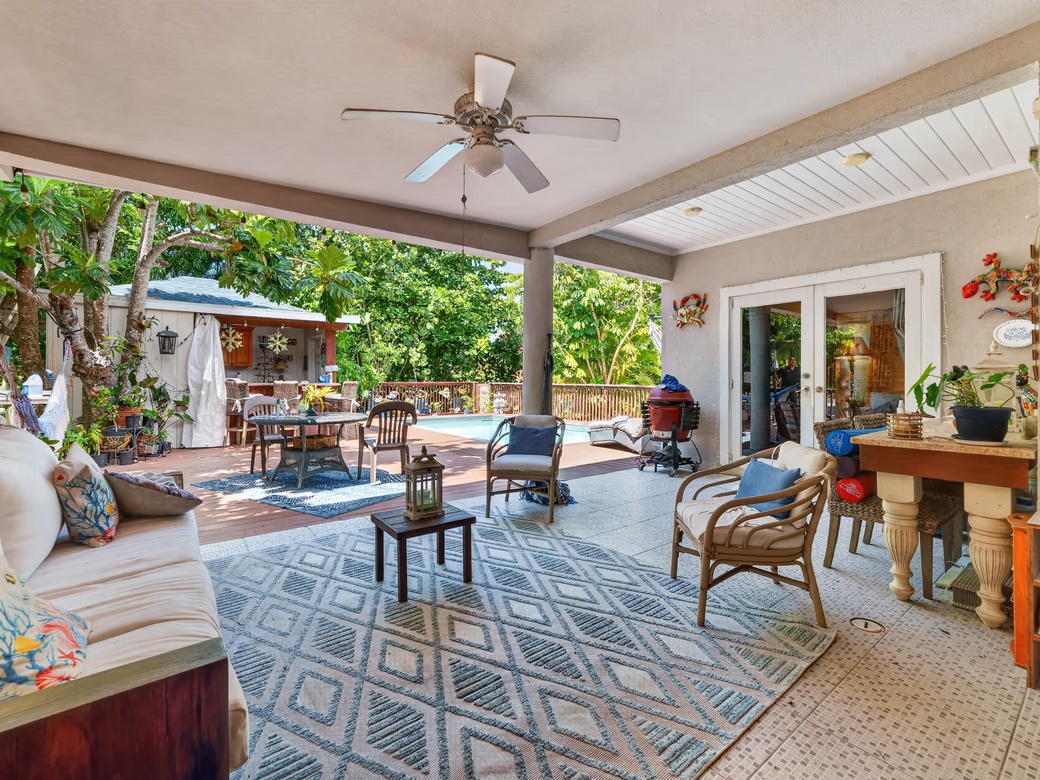 Savannah Newlands Family Home With Pool, Outside Bar & Income - Generating Guest Suite