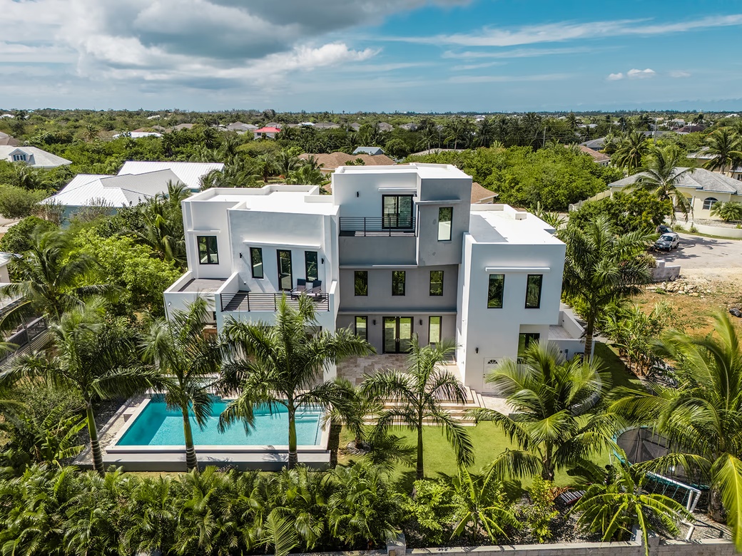 Royal Palms - 5 Bedroom Estate W/rental Unit