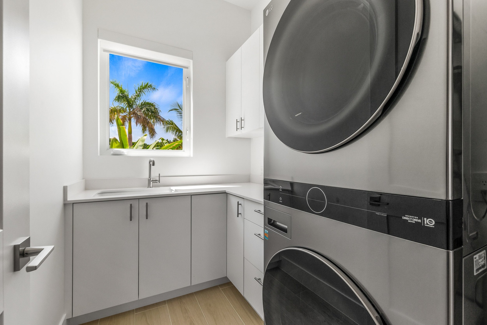 OCEANS 9 VILLA 7 WEST BAY LUXURY BEACHVIEW DETACHED HOME, KY