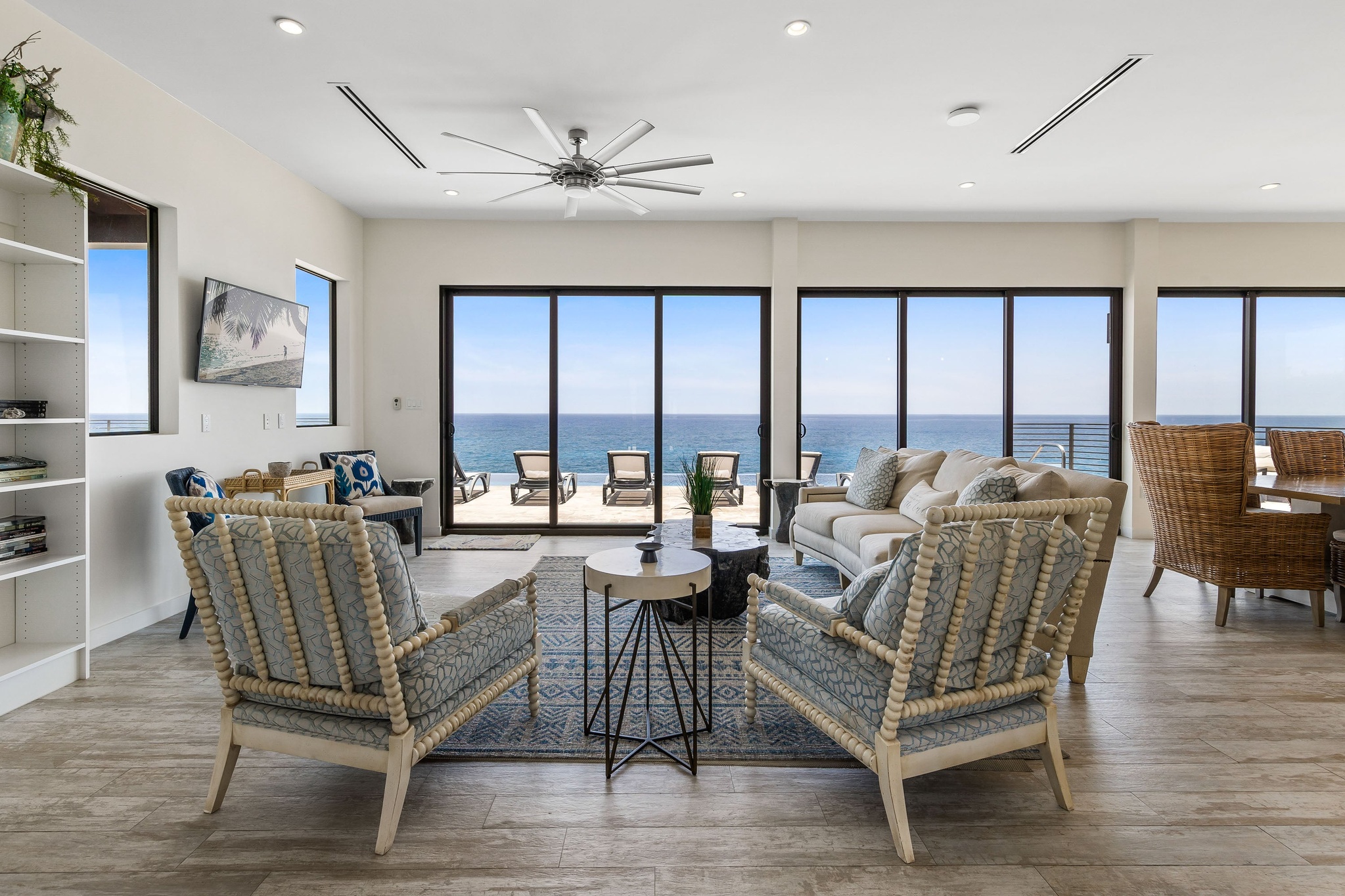 BELLA VISTA-LUXURY PANORAMIC OCEANFRONT 5 BEDROOM ESTATE, KY