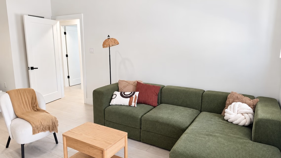 Modern 3 - Bedroom Family Home With Yard | Newlands