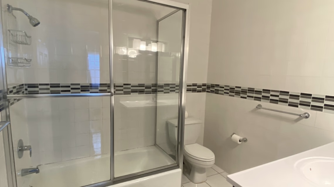 Private Efficiency 1 Bed Apt. — All Inclusive 1750