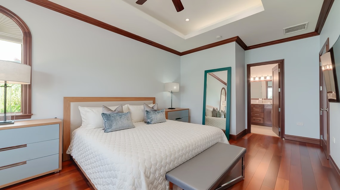 Casa Luna - Beachfront Paradise
