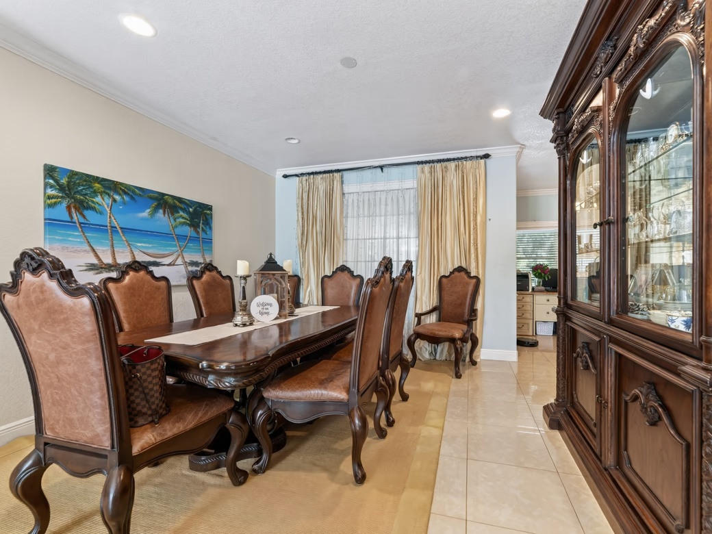 Savannah Newlands Family Home With Pool, Outside Bar & Income - Generating Guest Suite
