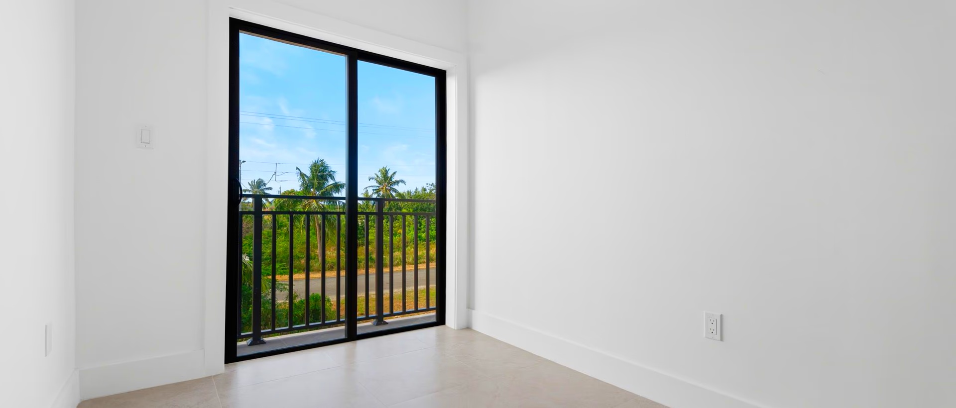 #2 Brand New 3 Bed 3.5 Bath Duplex - Lookout Gardens