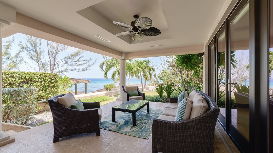 Casa Luna - Beachfront Paradise