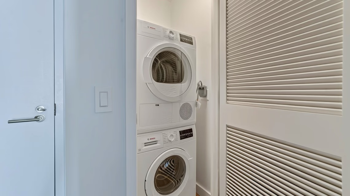 One Gt 1 Bed + Den - Unit 507