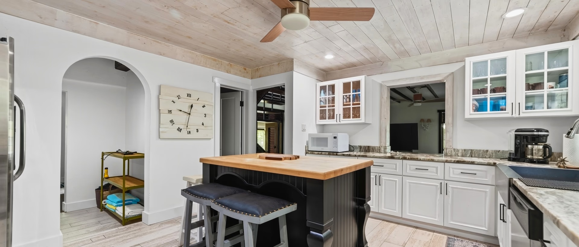4 Bed Oceanfront Rental In West Bay