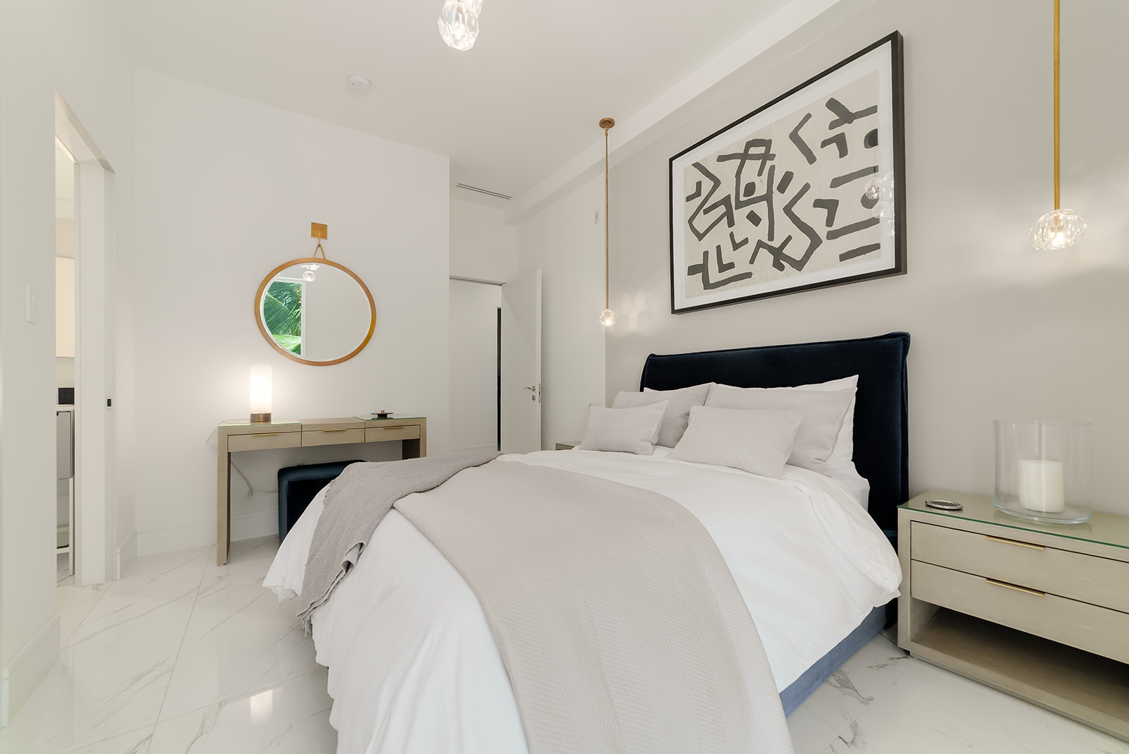 FIN - CHIC 4 BED W DEN CONDO