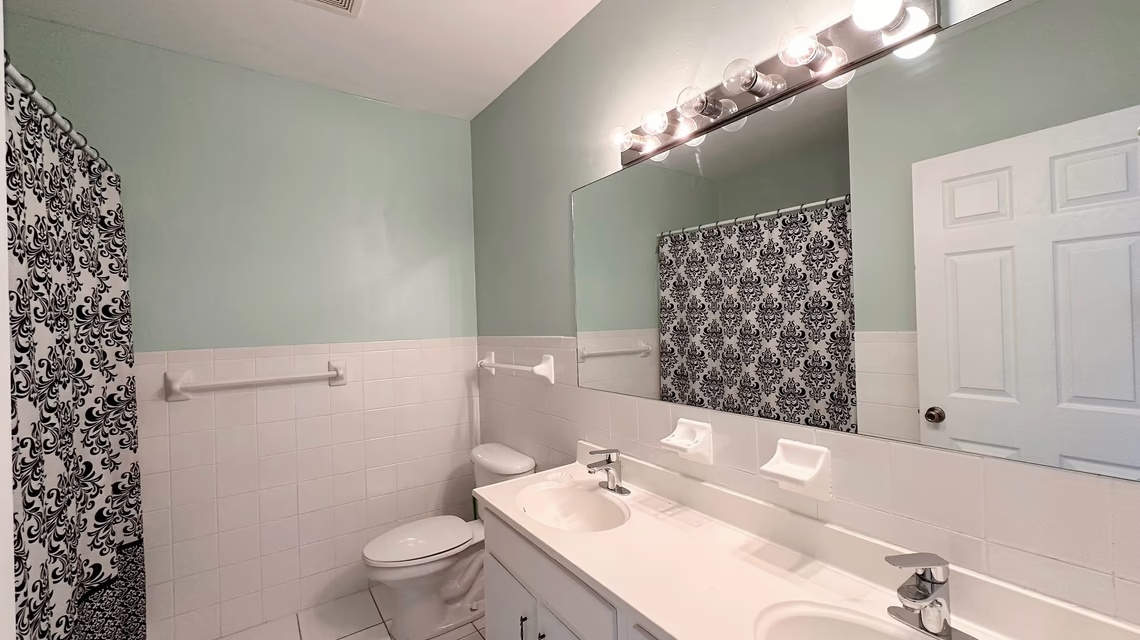 2bed/2bath - Town & Country - Smith Rd, George Town