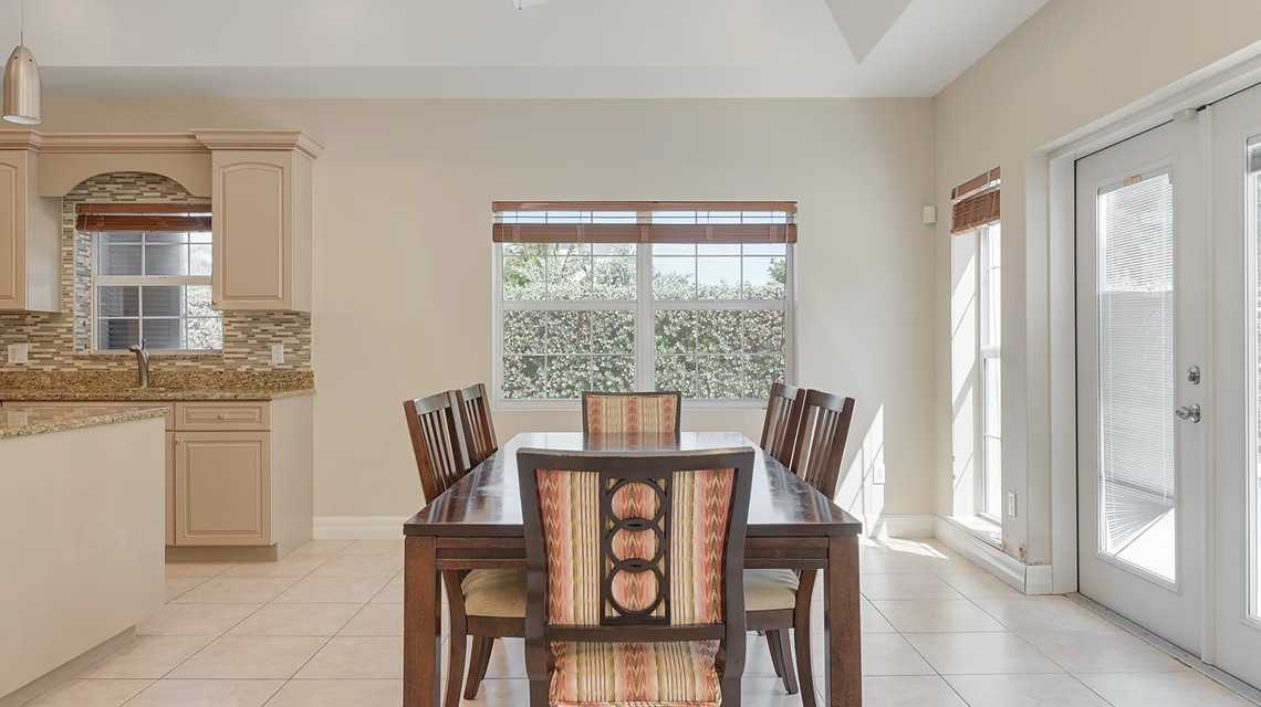 South Sound 4 Bed Single Family Home W/ Pool In Gated Community