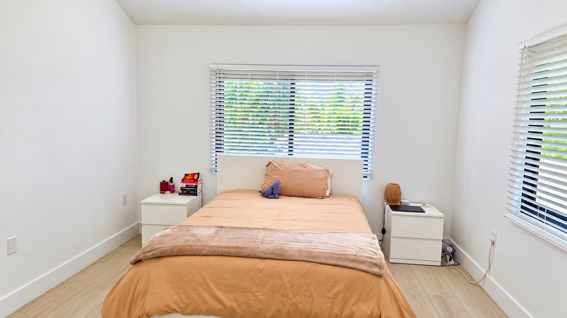 Modern 3 - Bedroom Family Home With Yard | Newlands