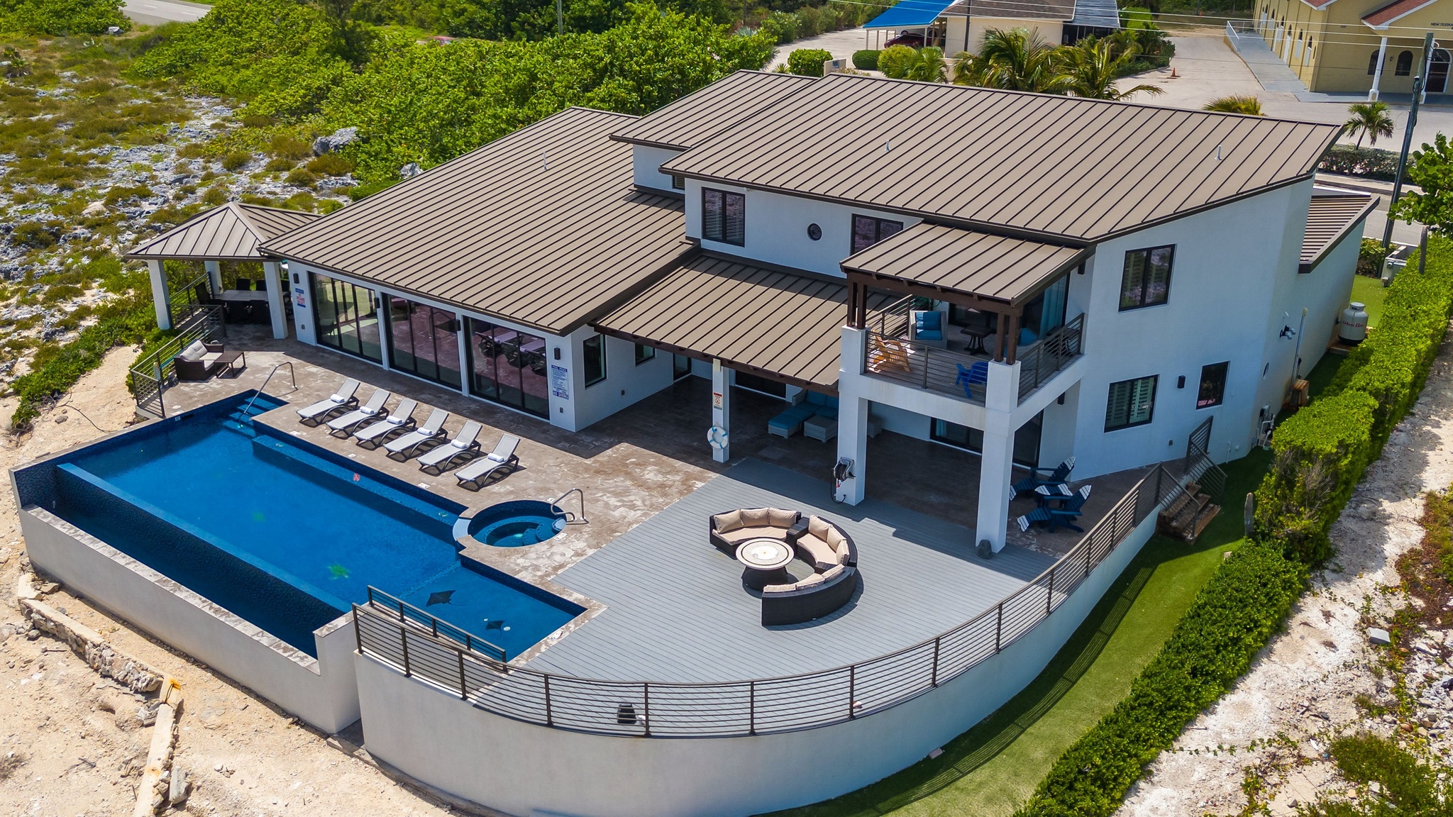 BELLA VISTA-LUXURY PANORAMIC OCEANFRONT 5 BEDROOM ESTATE, KY
