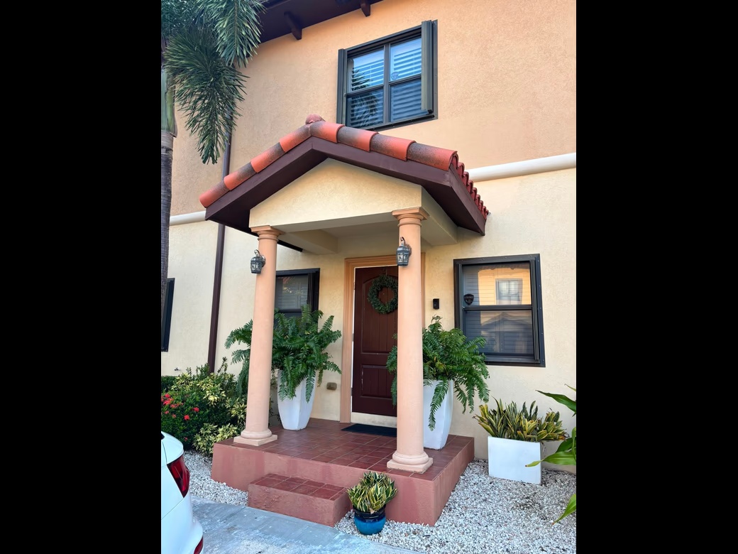 Hilton Estates - 2 Bed 2.5 Bath