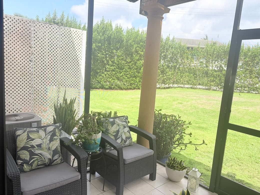 Hilton Estates - 2 Bed 2.5 Bath