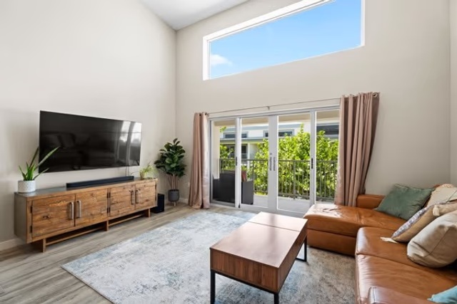 Downtown Reach - 2 Bedroom