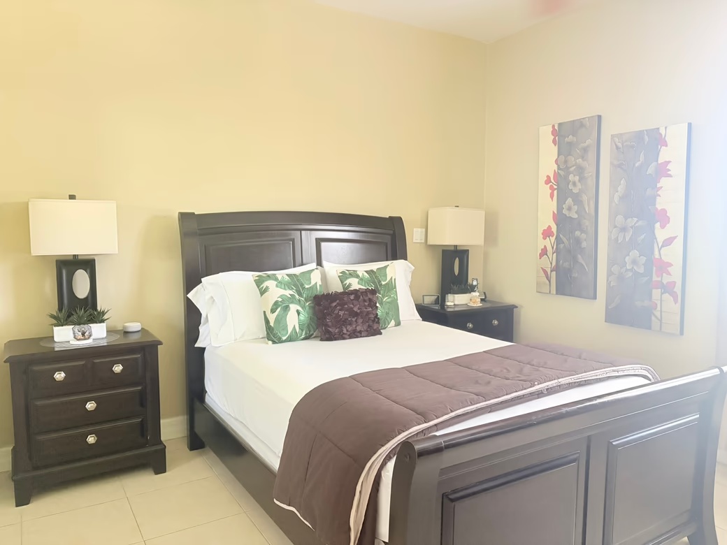 Hilton Estates - 2 Bed 2.5 Bath