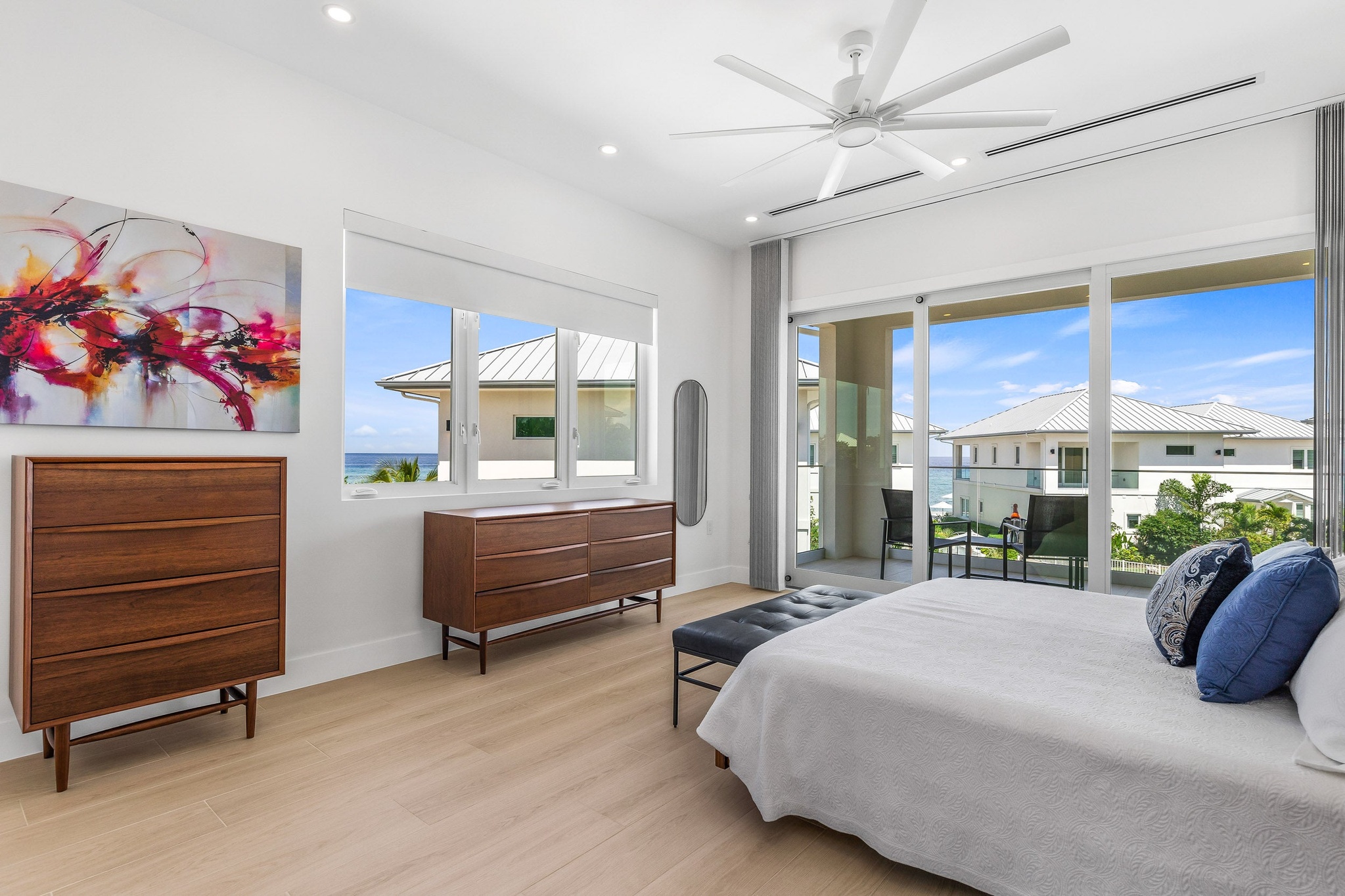 OCEANS 9 VILLA 7 WEST BAY LUXURY BEACHVIEW DETACHED HOME, KY