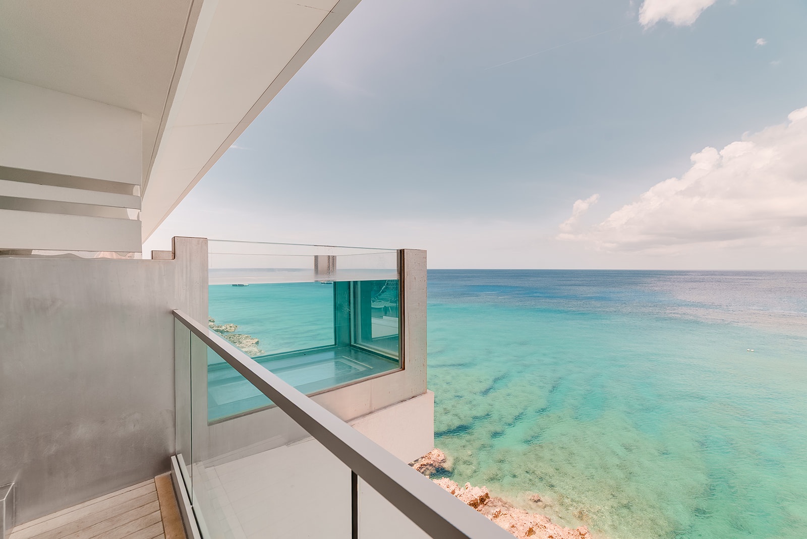 FIN - CHIC 4 BED W DEN CONDO