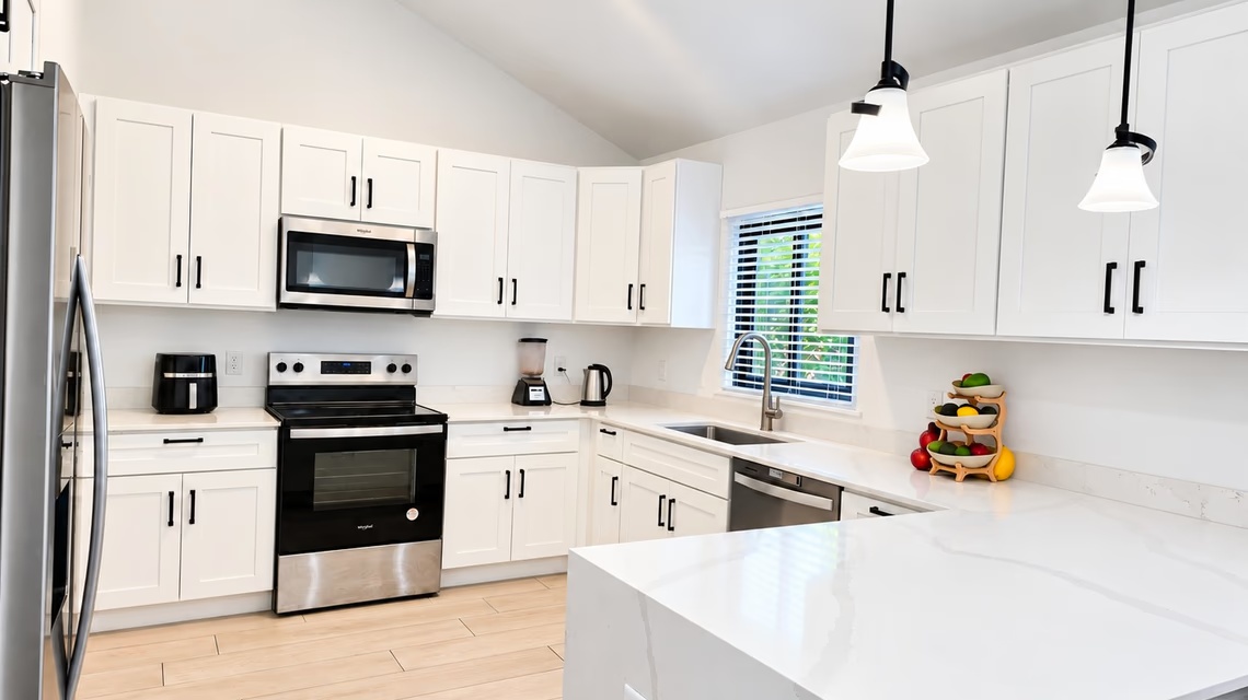 Modern 3 - Bedroom Family Home With Yard | Newlands