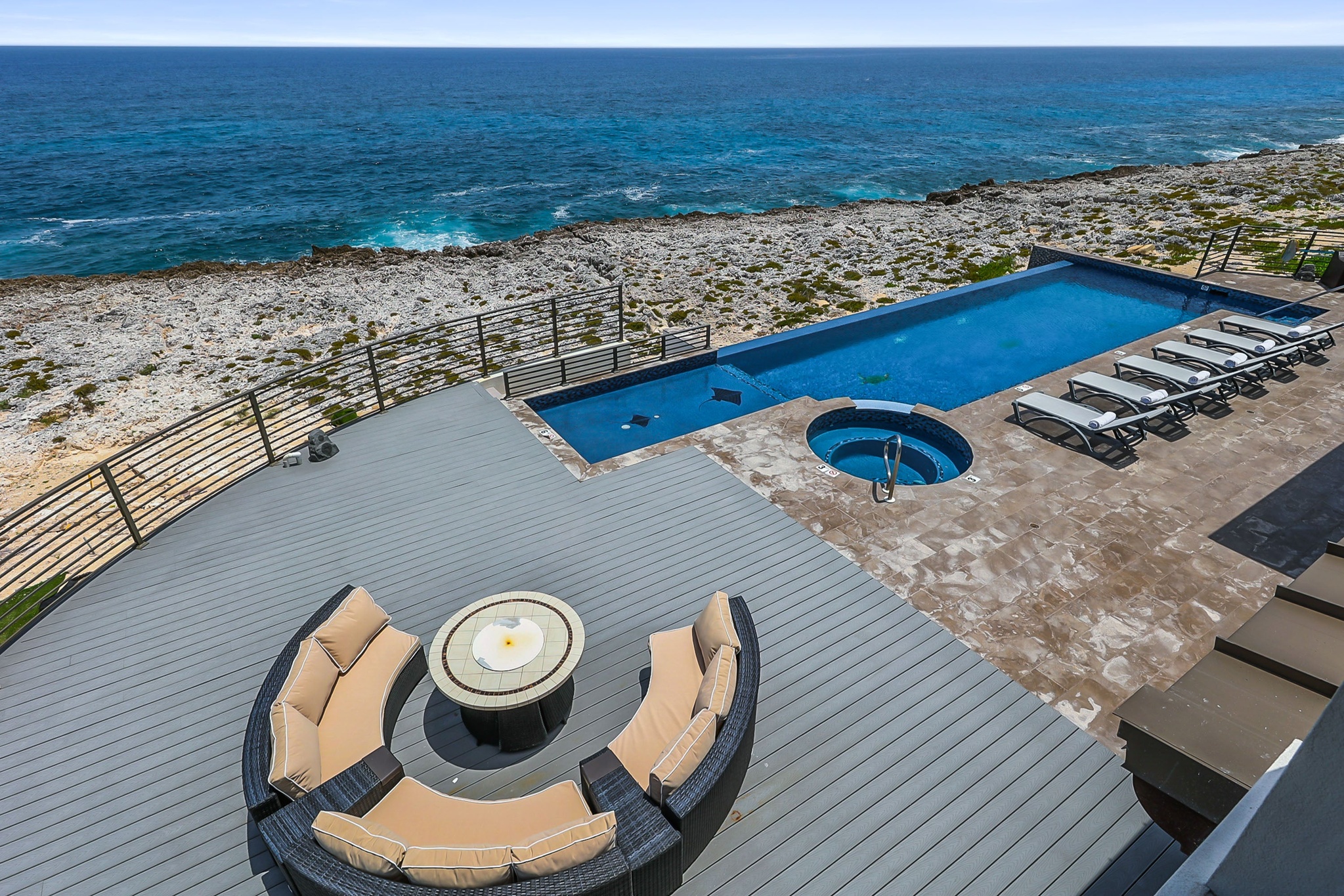 BELLA VISTA-LUXURY PANORAMIC OCEANFRONT 5 BEDROOM ESTATE, KY