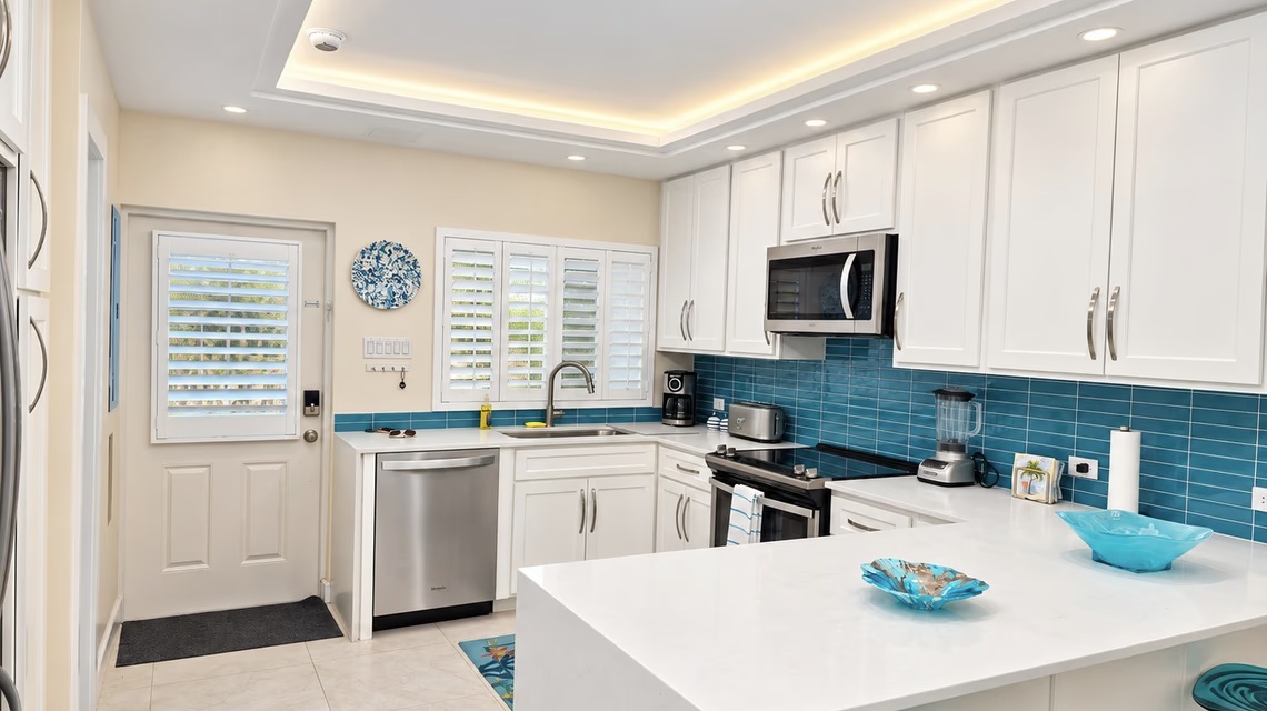 South Sound | Fully Renovated 2 Bed / 2.5 Bath | South Palms Townhome