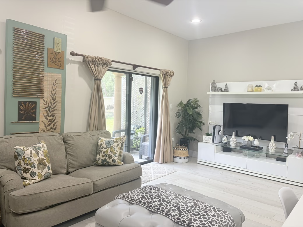 Hilton Estates - 2 Bed 2.5 Bath