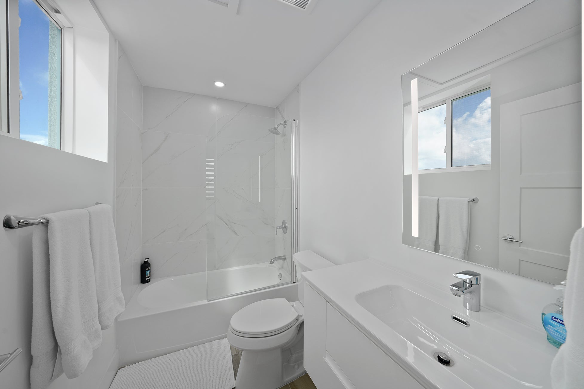 SUNSET POINT - SIGNATURE PENTHOUSE WITH VENDOR FINANCING! #25, KY