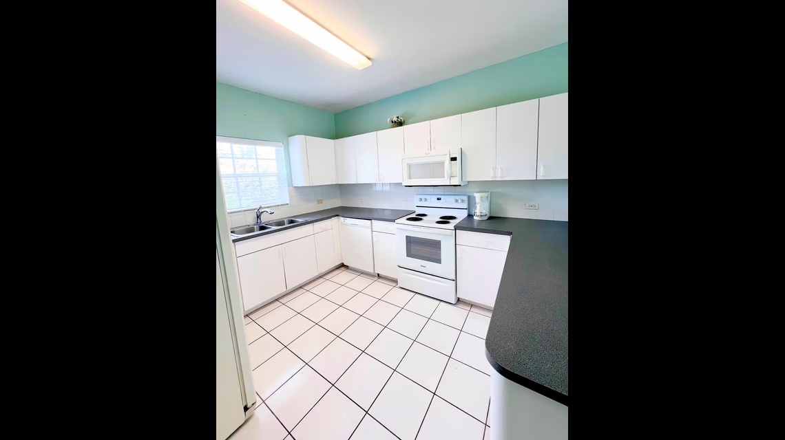2bed/2bath - Town & Country - Smith Rd, George Town