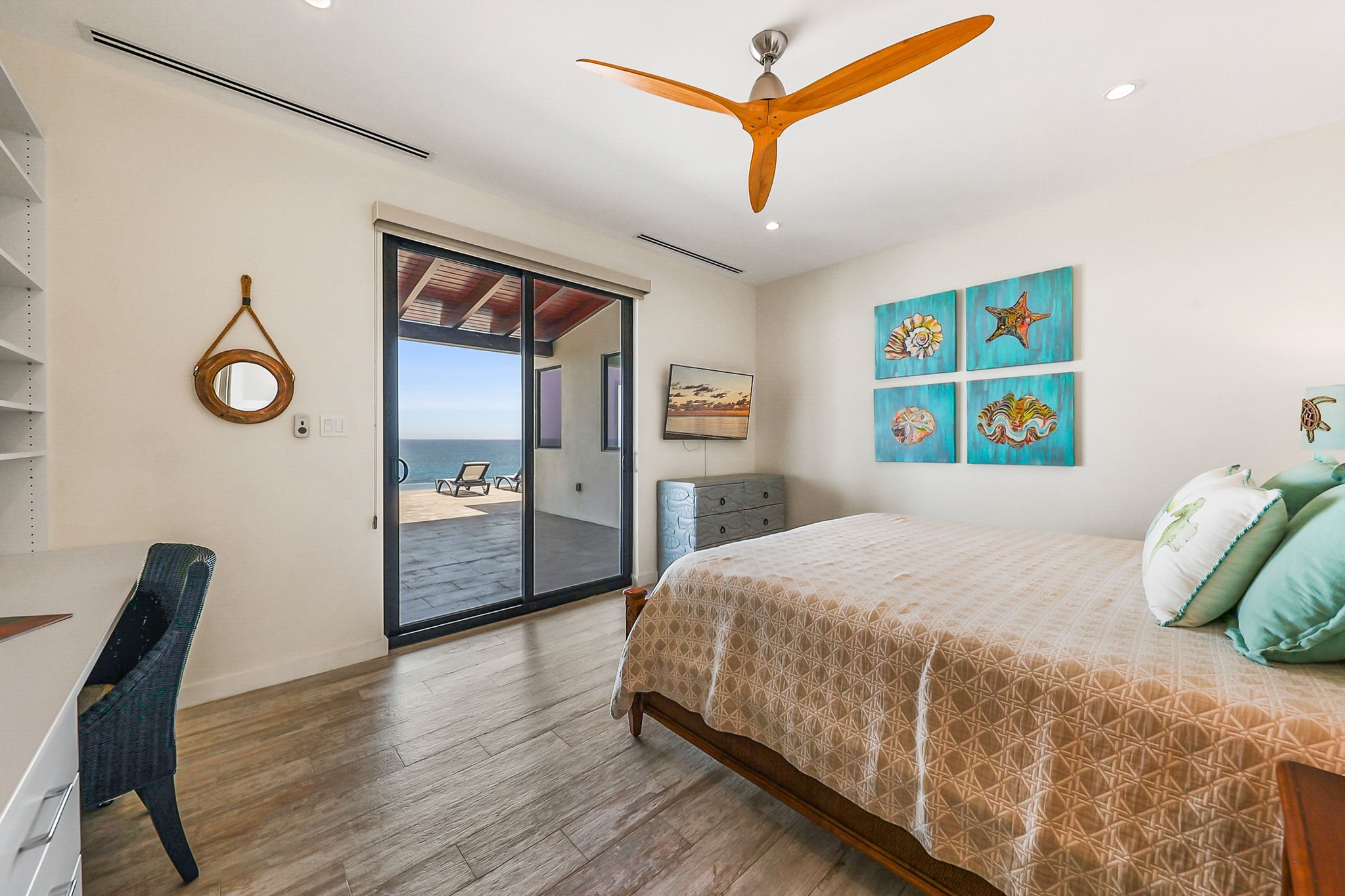 BELLA VISTA-LUXURY PANORAMIC OCEANFRONT 5 BEDROOM ESTATE, KY