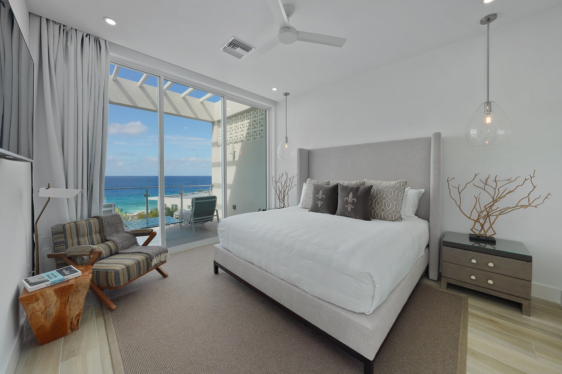 SUNSET POINT - SIGNATURE PENTHOUSE WITH VENDOR FINANCING! #25, KY
