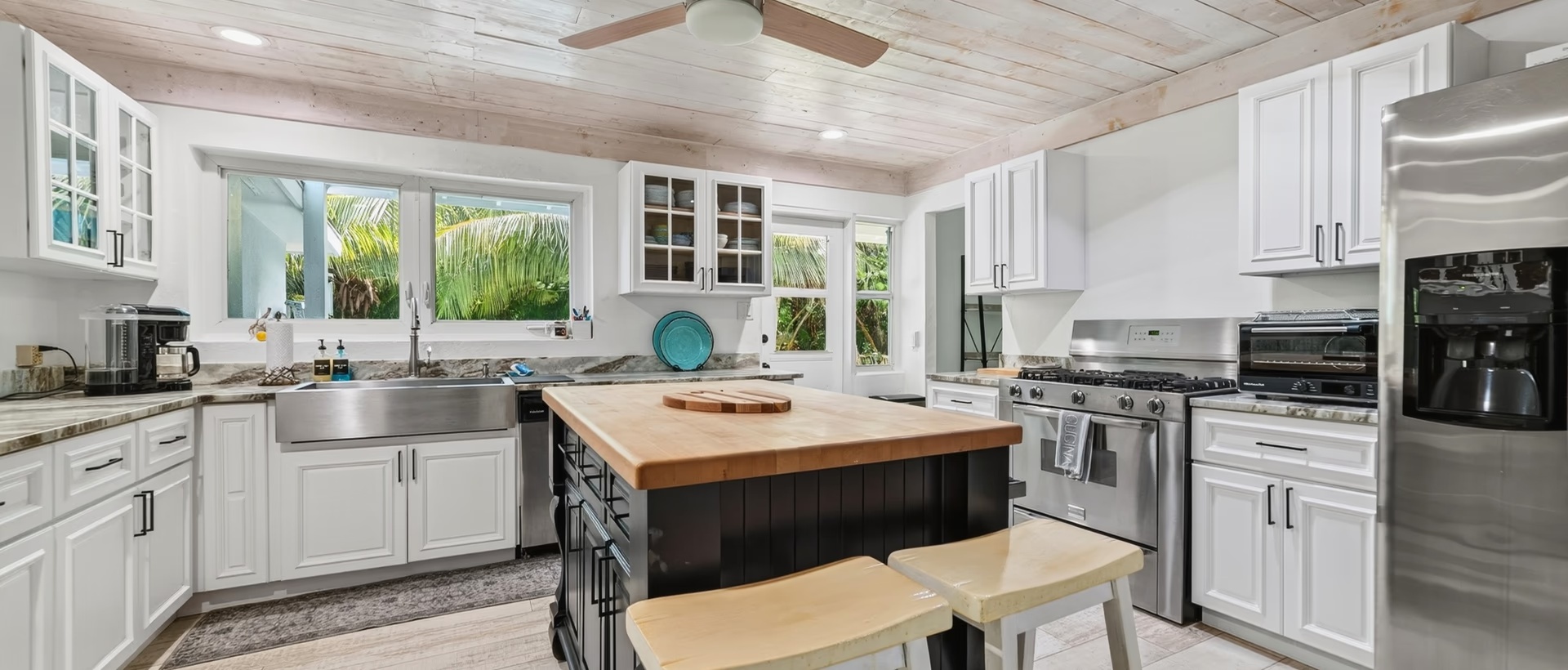 4 Bed Oceanfront Rental In West Bay
