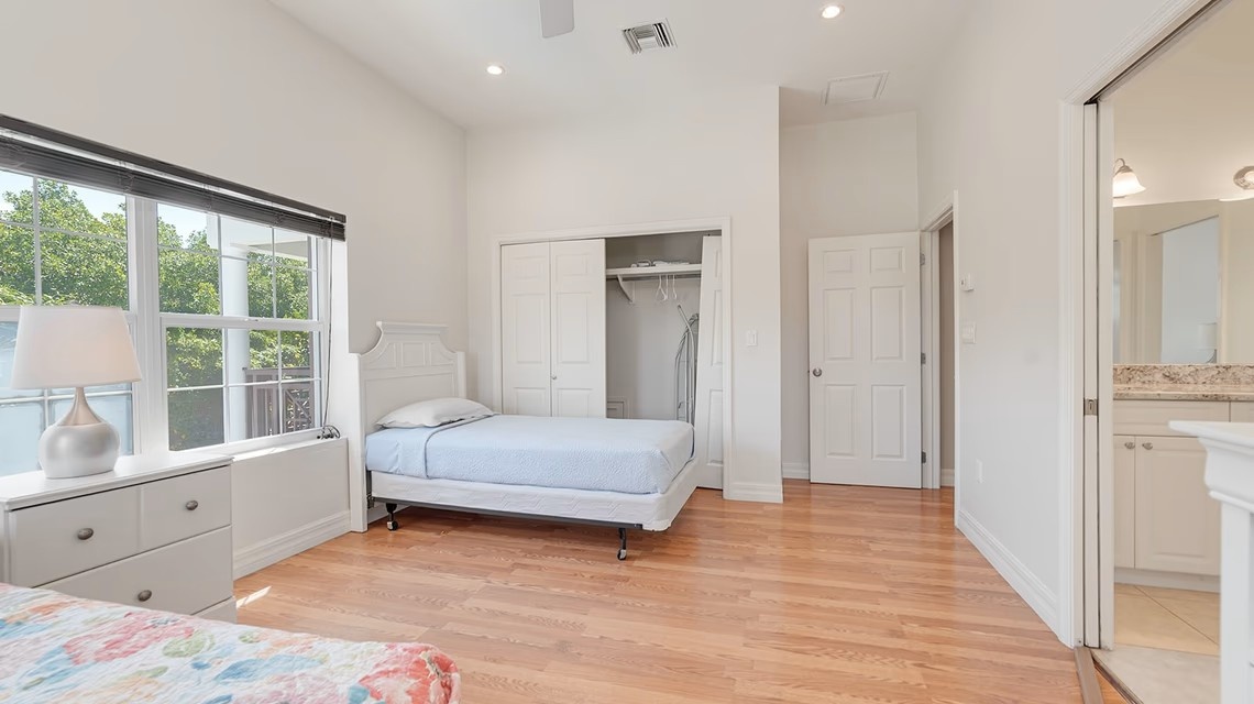 South Sound 4 Bed Single Family Home W/ Pool In Gated Community