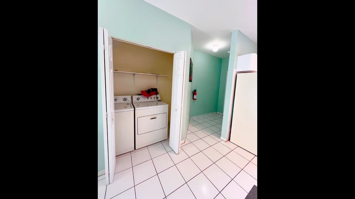 2bed/2bath - Town & Country - Smith Rd, George Town