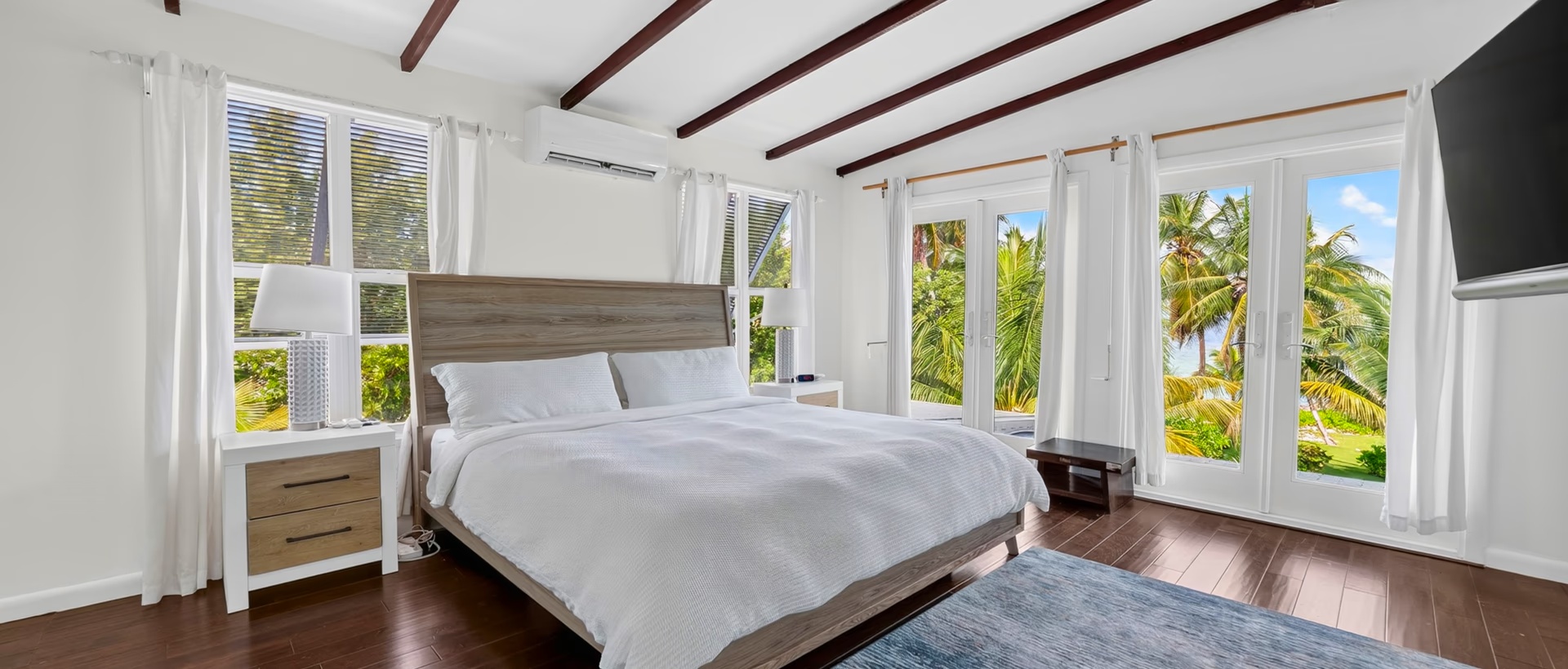 4 Bed Oceanfront Rental In West Bay