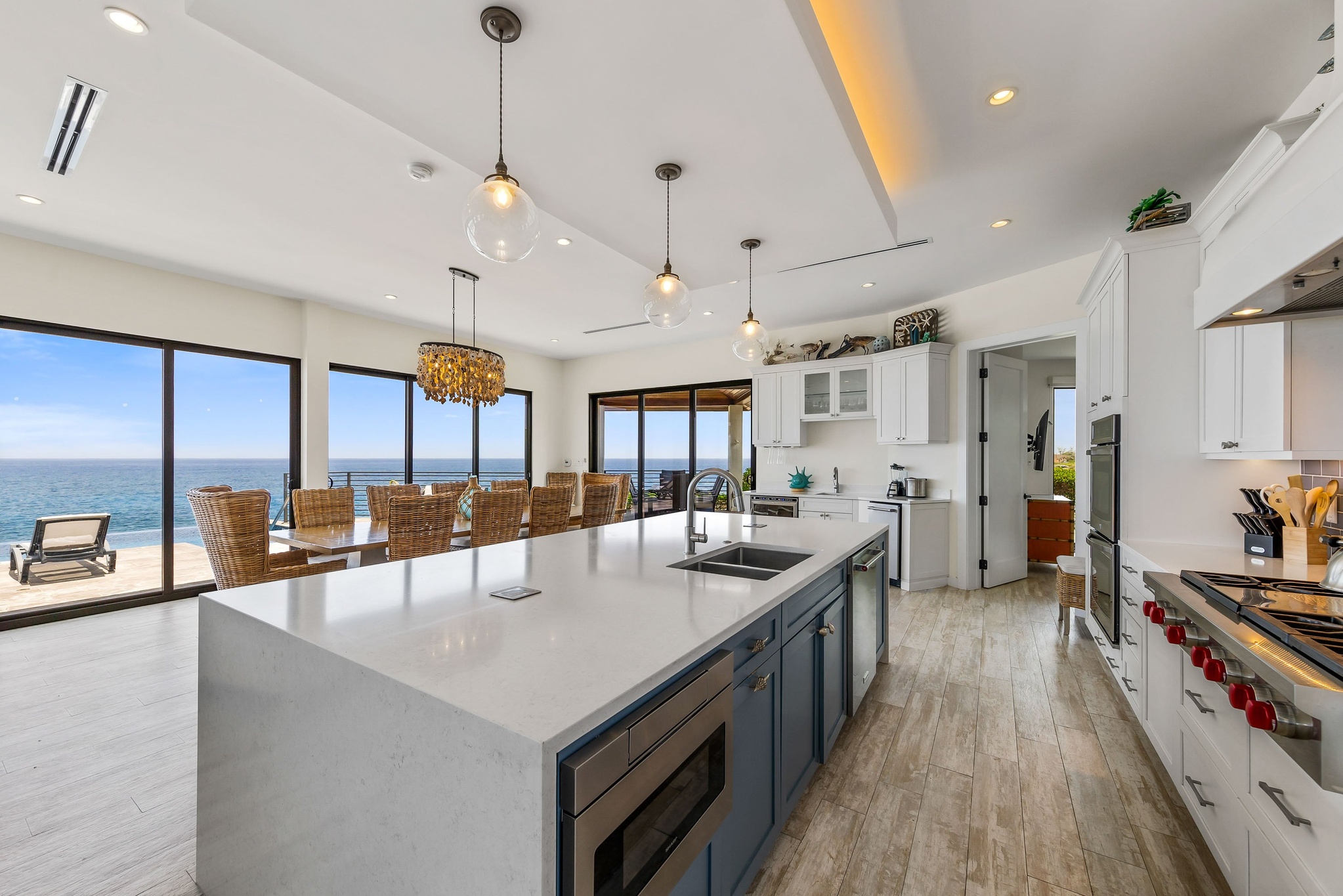 BELLA VISTA-LUXURY PANORAMIC OCEANFRONT 5 BEDROOM ESTATE, KY